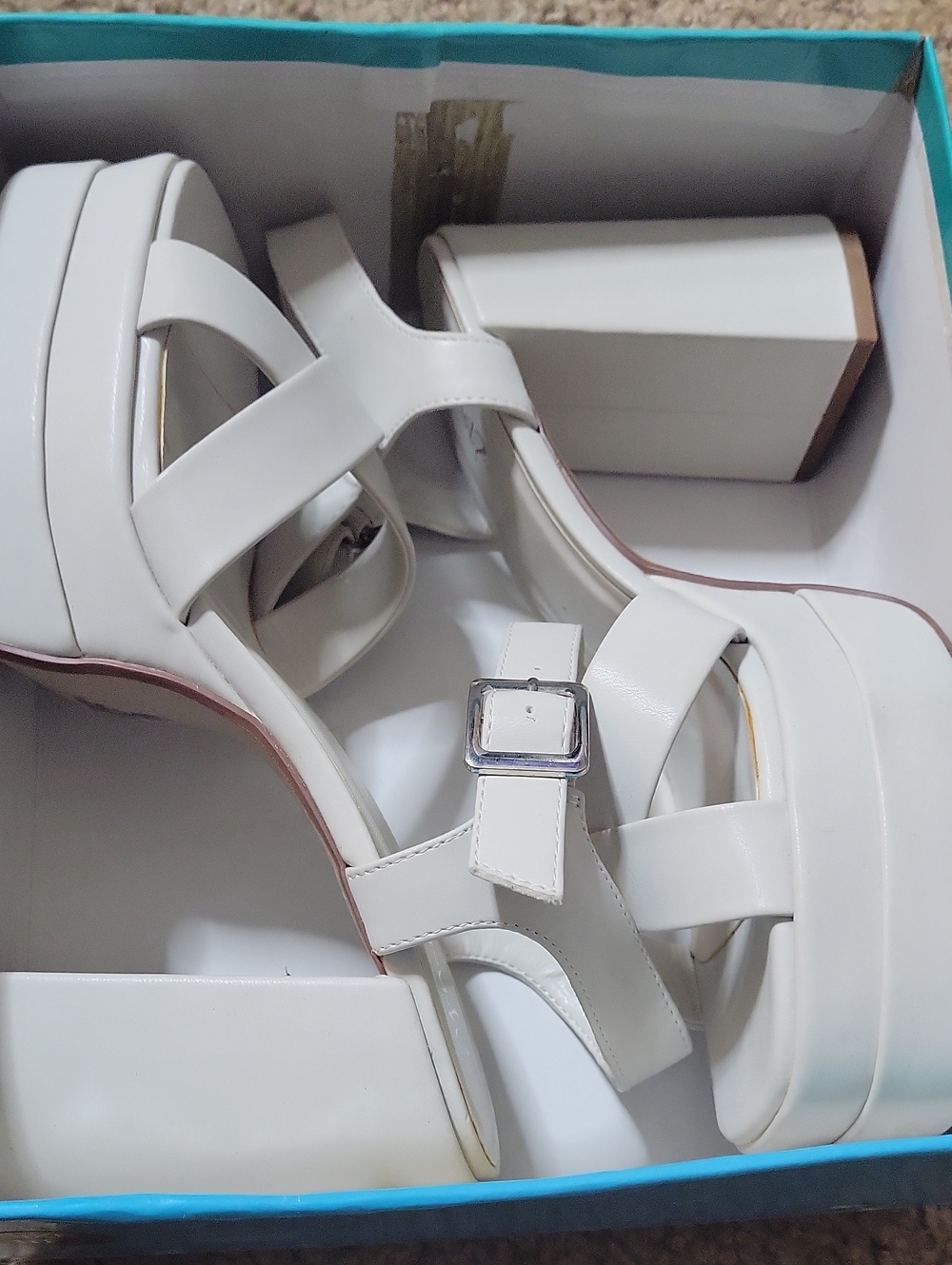 NIB Women's White Platform Block Heel Sandals with Ankle Buckle